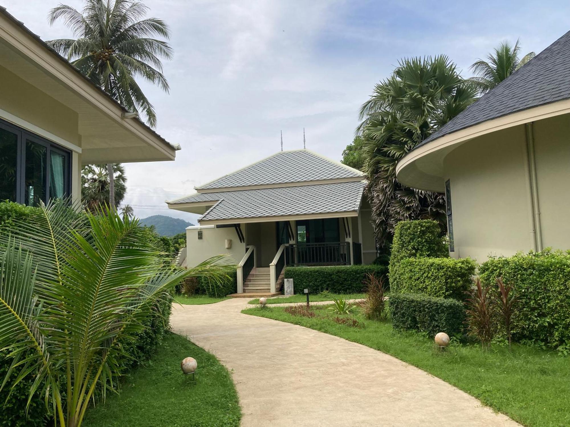 Wis Beach Khanom Exteriör bild